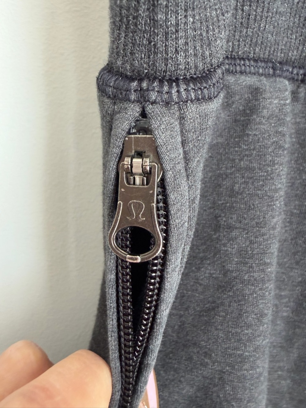 Lululemon Charcoal No Sweat Gray Zip Leg Jogger Sweatpants Size 6 - Picture 8 of 14